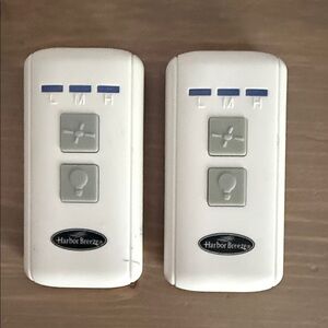 Harbor Breeze 0.5 Aml 3 soles wireless remote with wall mount fan white